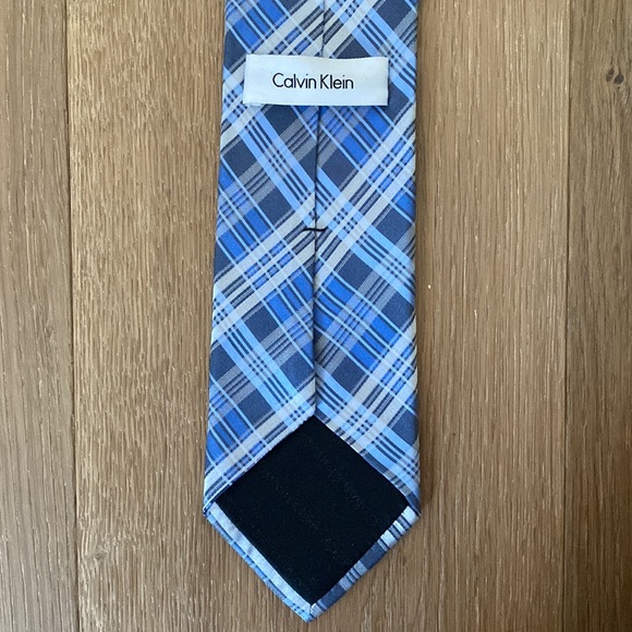 Calvin Klein Silk Tie - Picture 2 of 3